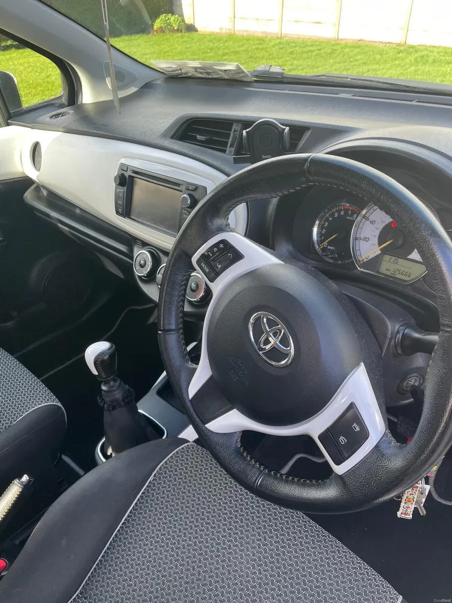 Toyota Yaris sport - Image 4