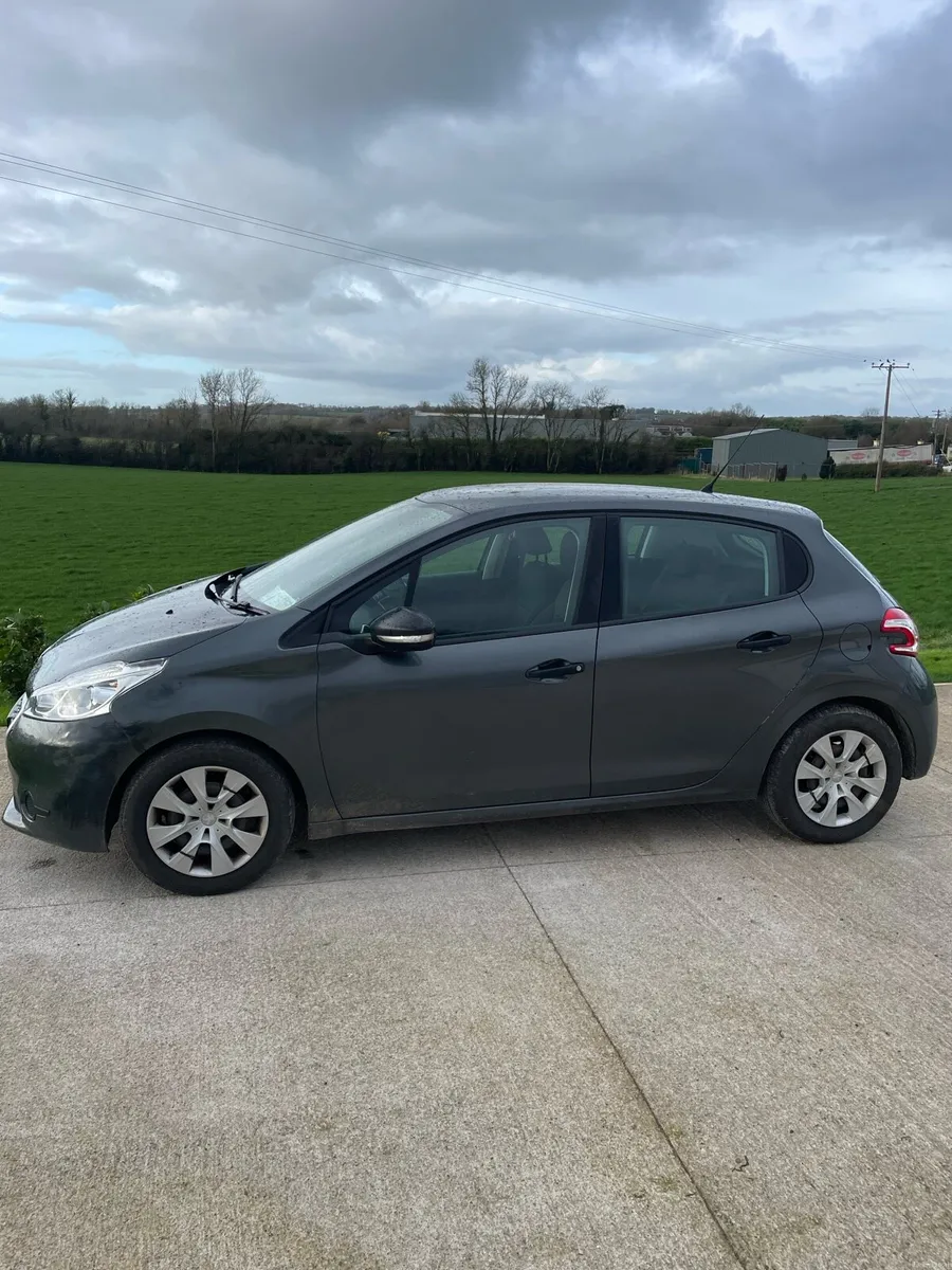 Peugeot 208 - Image 2