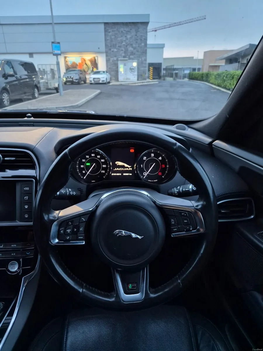 Jaguar XE 2016 - Image 2