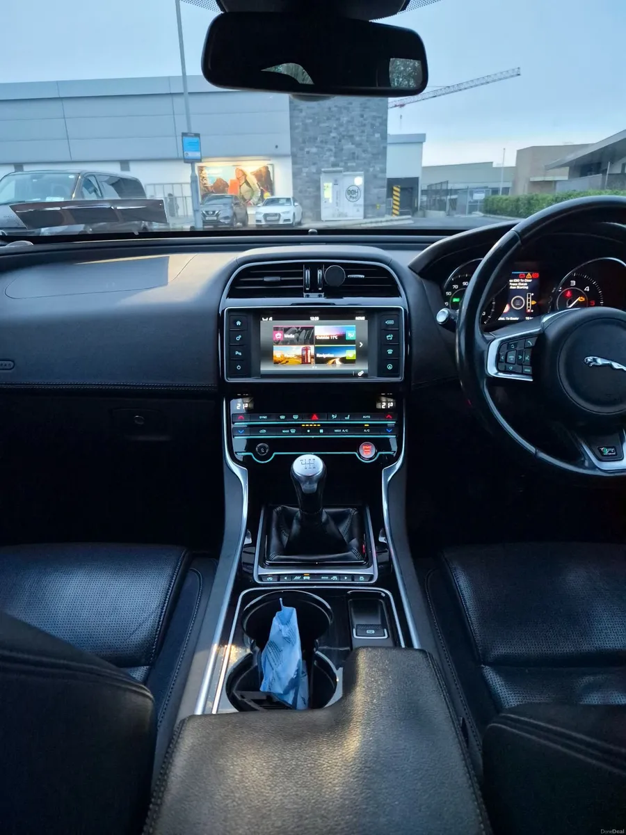 Jaguar XE 2016 - Image 1