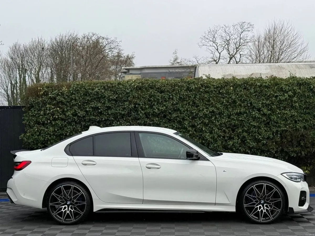 BMW 3-Series 330e M-SPORT COMPETITION 2.0 HYBRID * - Image 2