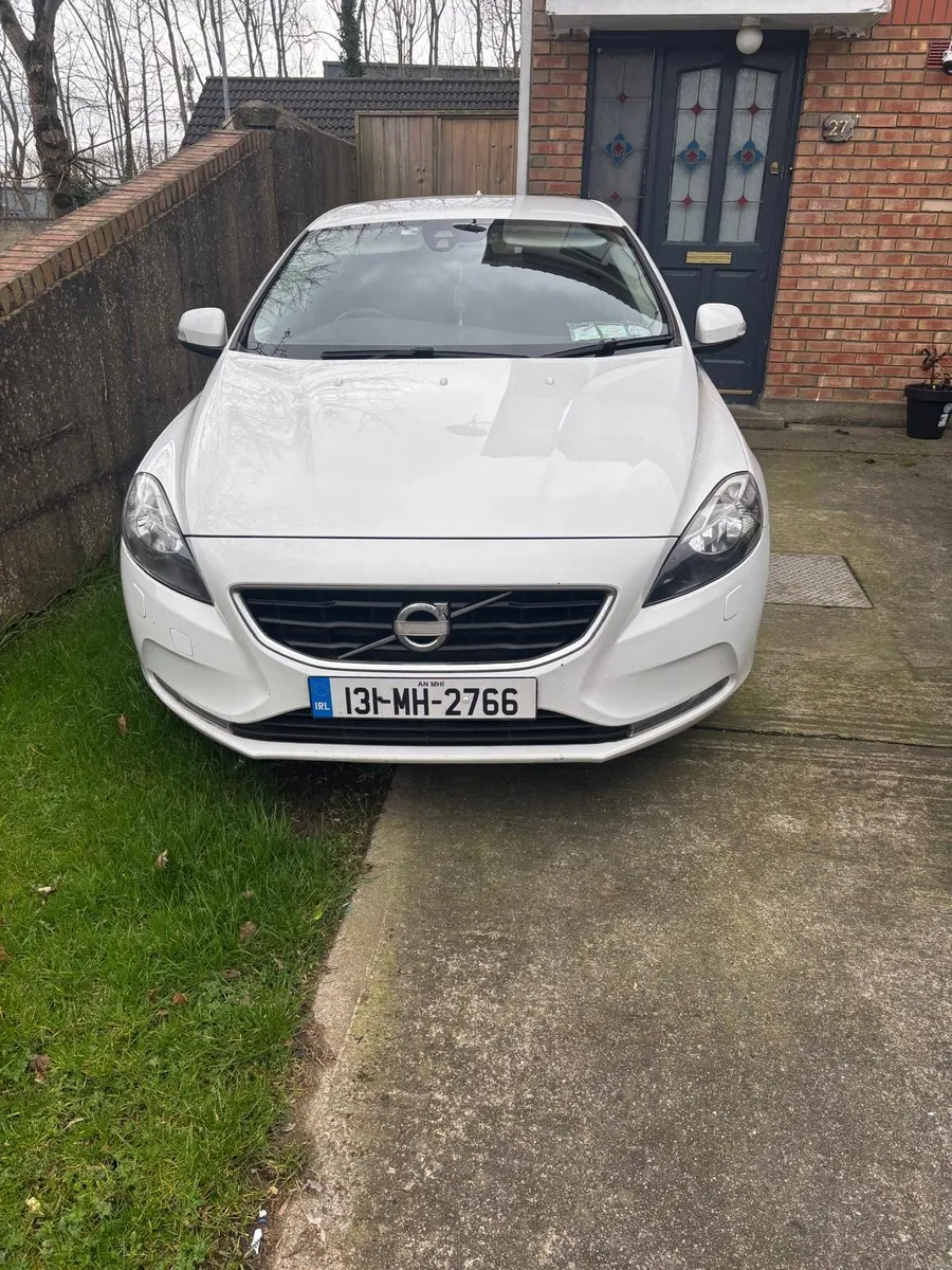 Volvo v40 - Image 1