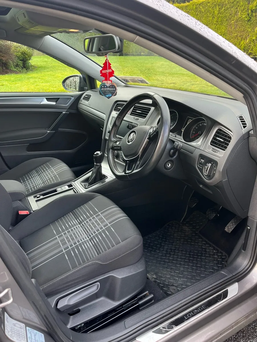 2016 Volkswagen Golf Lounge - Image 4