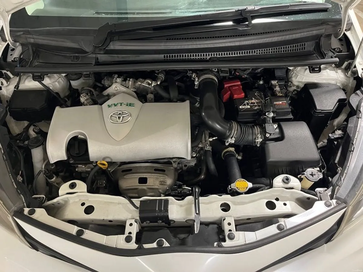 2015 Toyota Vitz 1.3L AUTO - Image 4