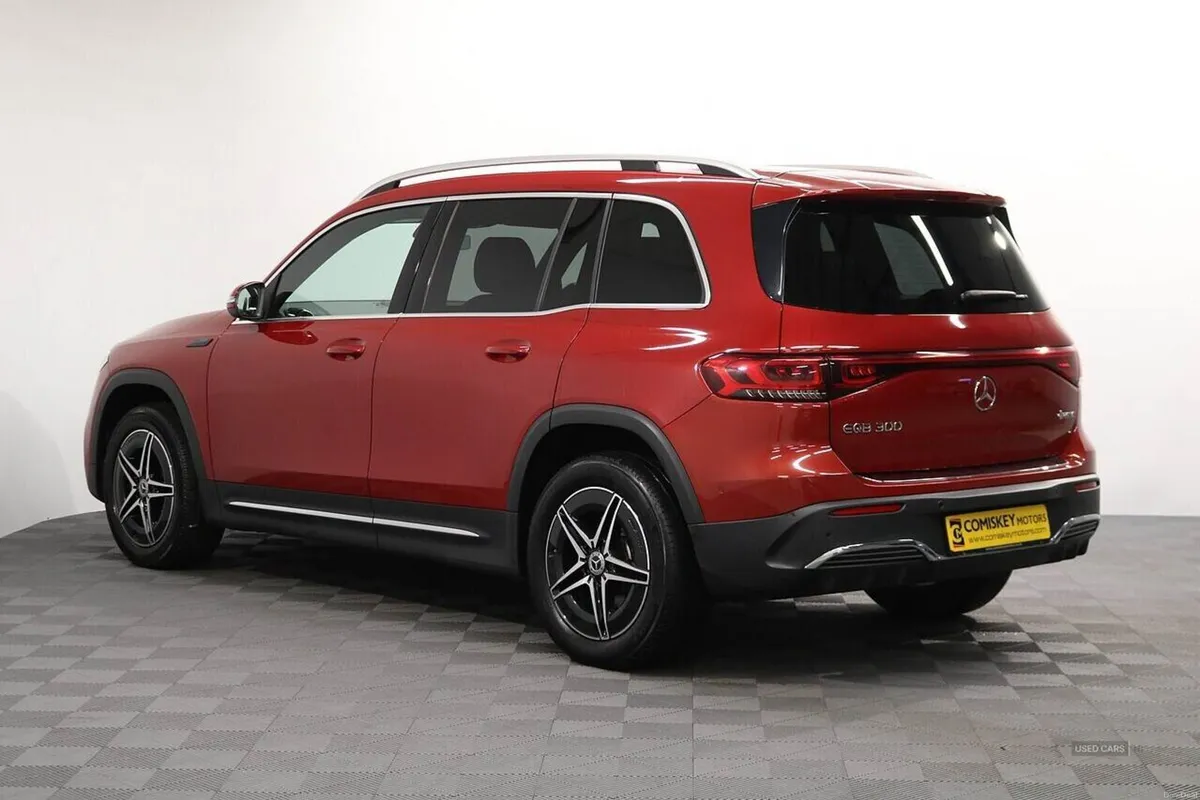 Mercedes-Benz EQB 300 AMG Line - Image 4