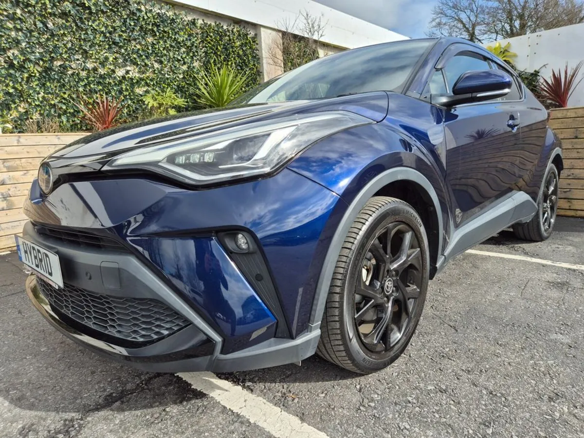 Toyota C-HR 1.8 HYBRID / SOL G-PACK WITH SAFETY PA - Image 3
