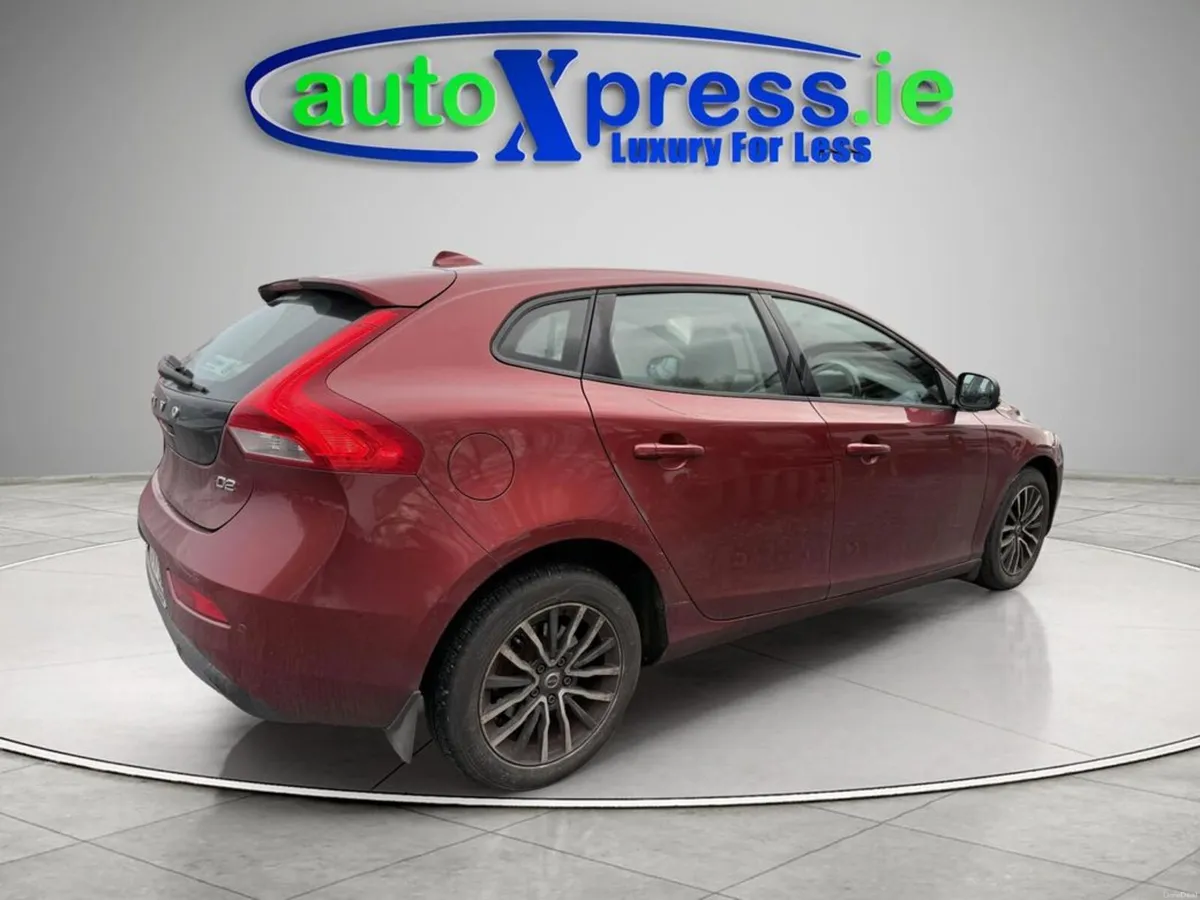Volvo V40 D2 2.0 Diesel 5DR - Image 3