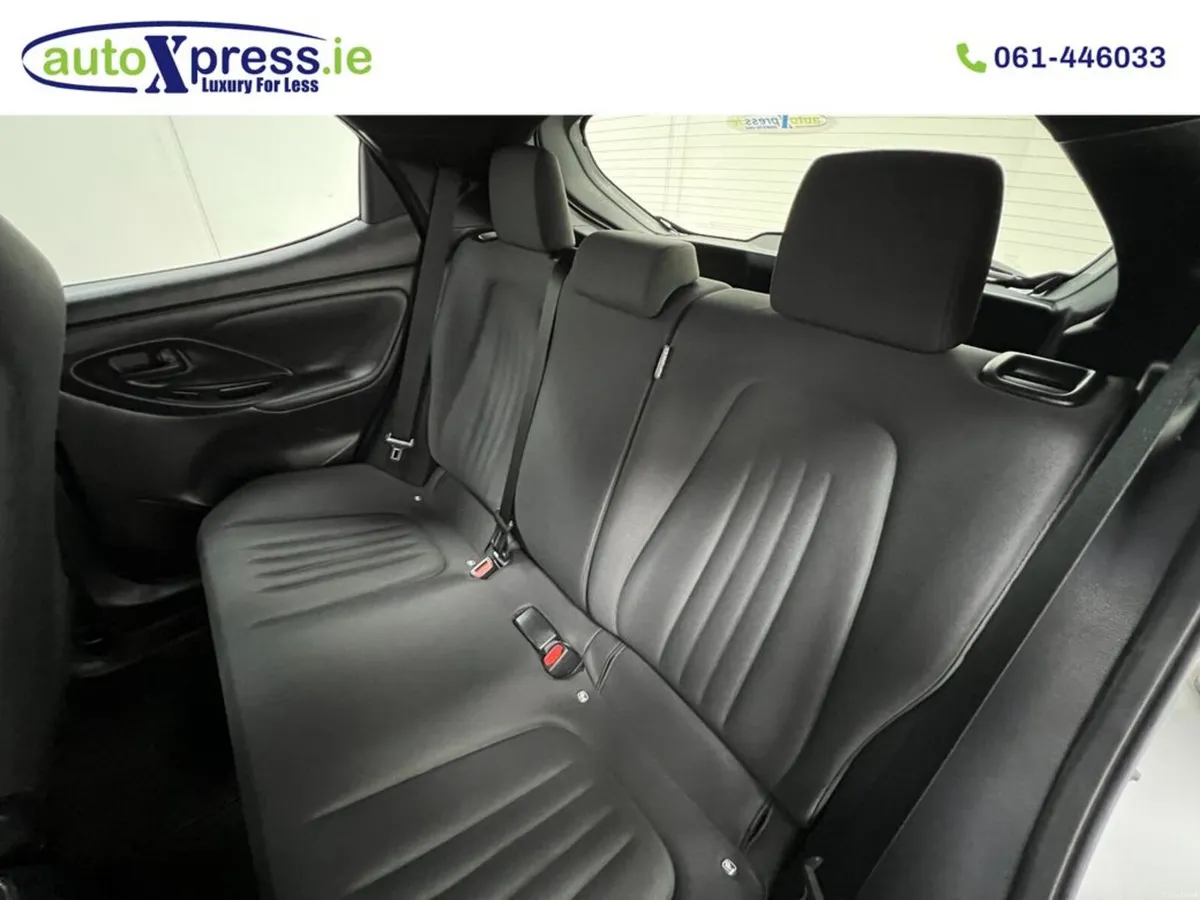 Toyota Yaris 1.5 HYBRID X Automatic, Reversing cam - Image 4