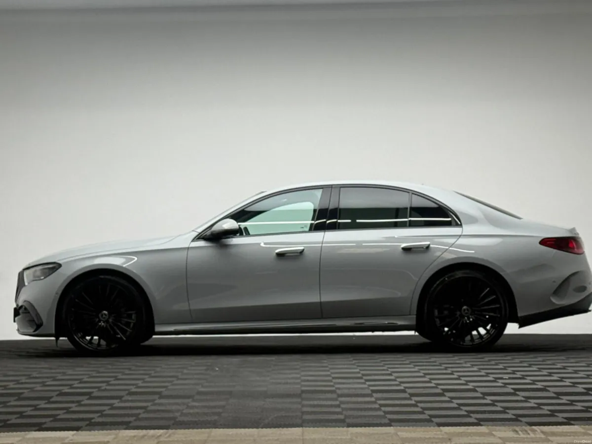 Mercedes-Benz E-Class E220D AMG LINE - Image 4