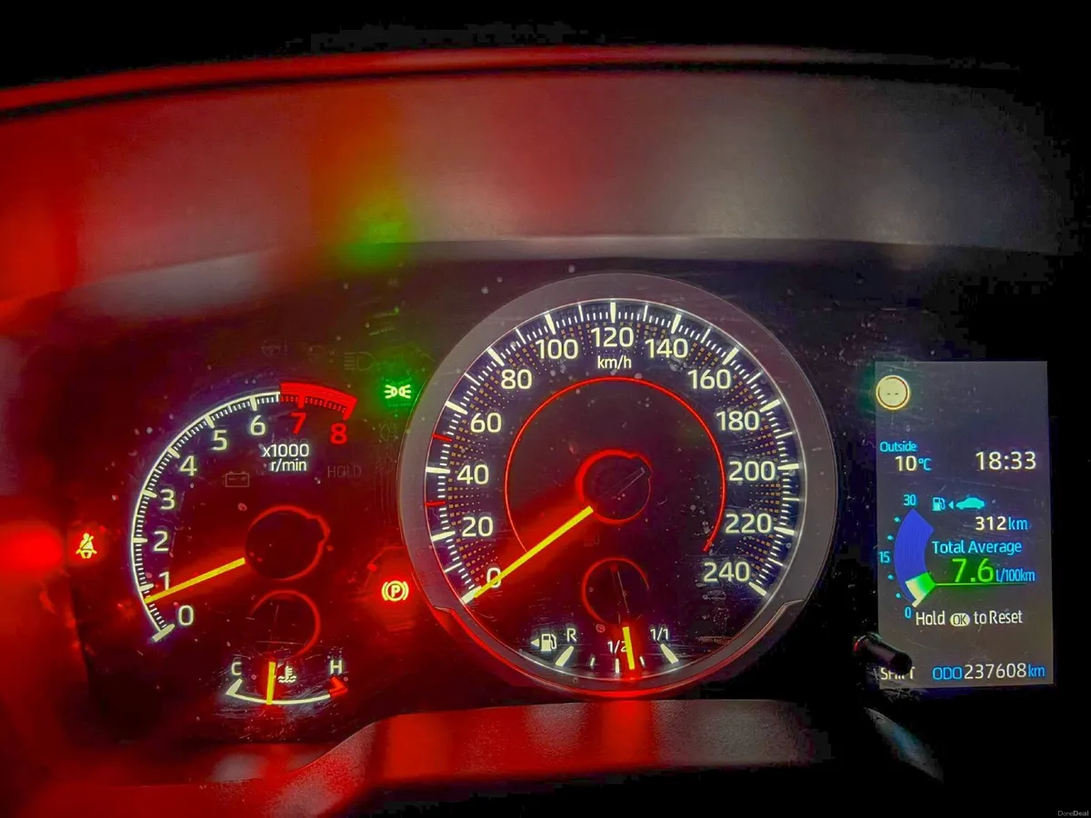 Toyota Corolla Aura - Image 3