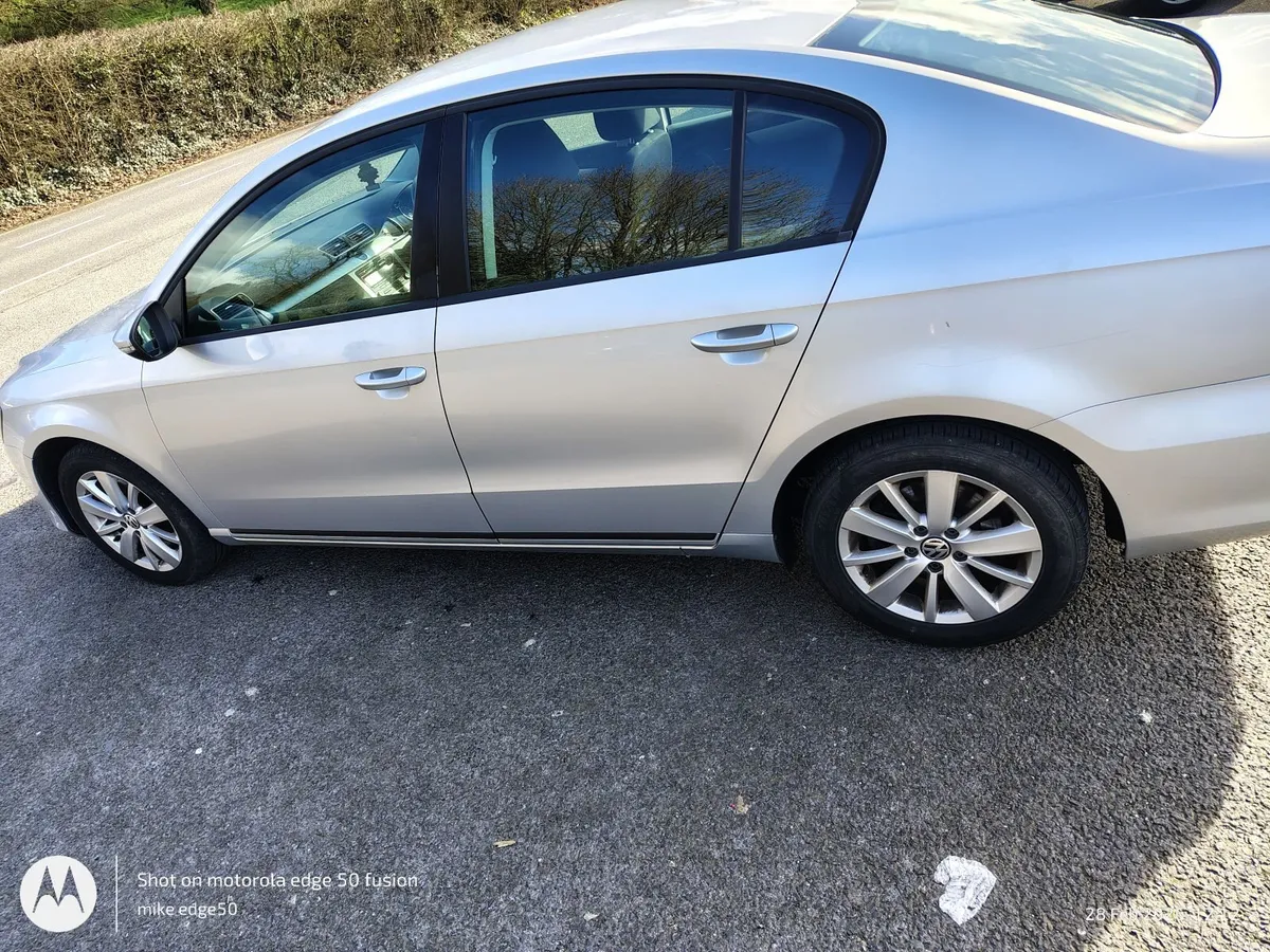 Volkswagen Passat 2011 - Image 4