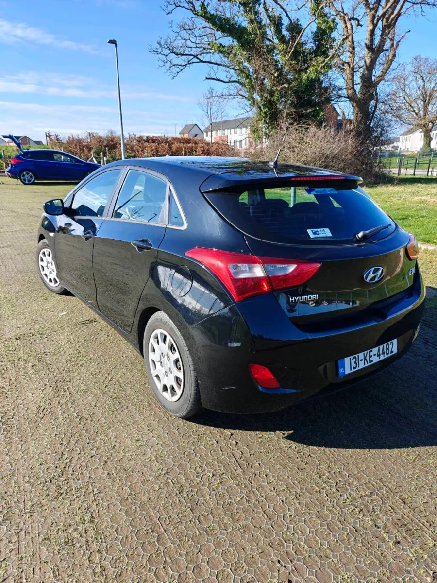 Hyundai i30 1.4L Petrol Black - Image 4