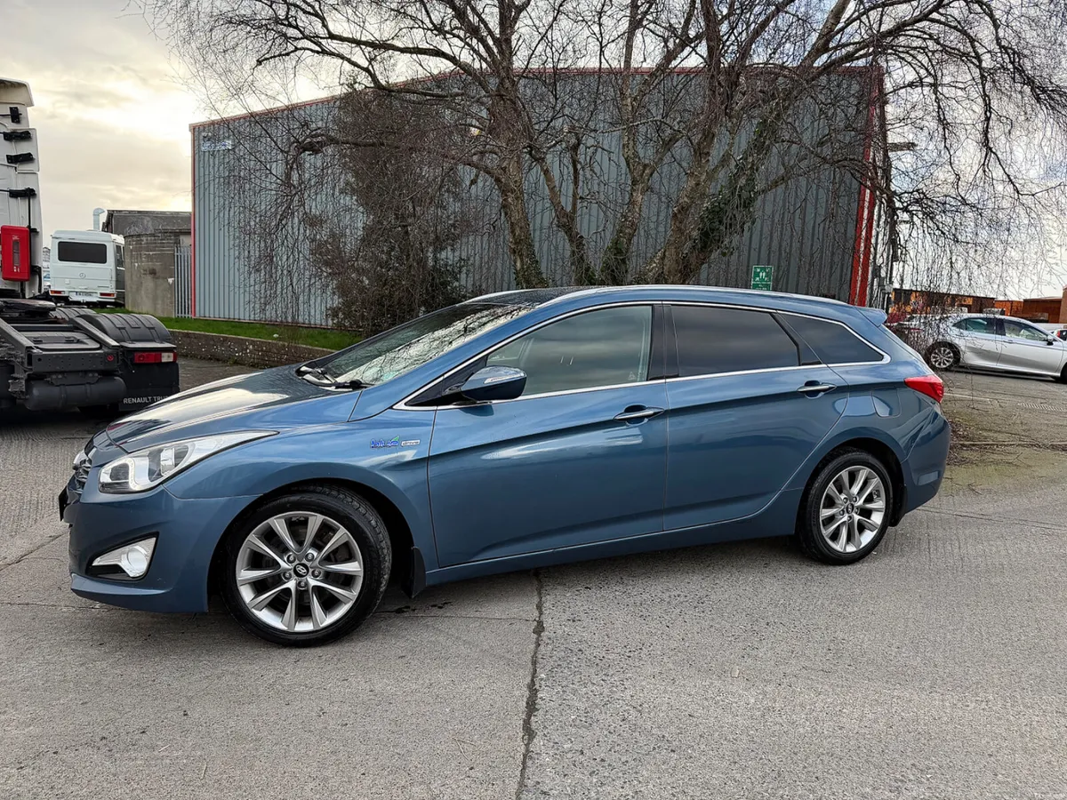 Hyundai i40 2015 Estate - Image 2