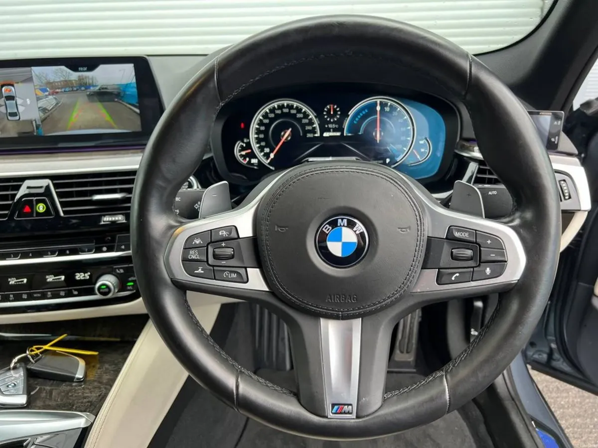 BMW 5-Series 530e M-SPORT COMPETITION 2.0 HYBRID / - Image 4