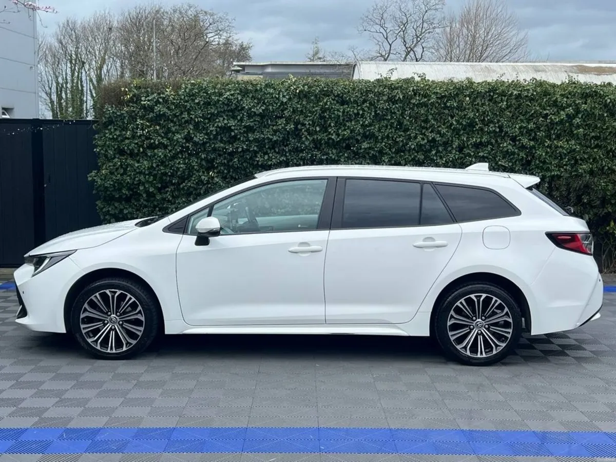 Toyota Corolla SOL TOURING 1.8 HYBRID // SERVICE H - Image 3