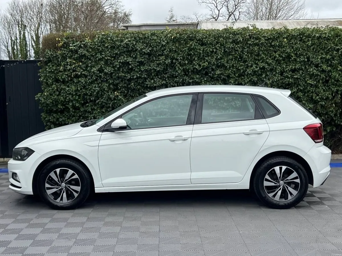 Volkswagen Polo COMFORTLINE 1.0 // APPLE CARPLAY/A - Image 2