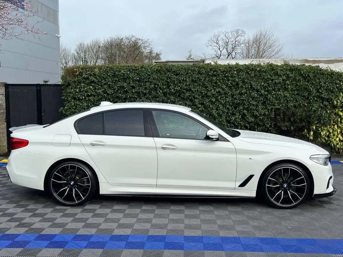 BMW 5-Series 523d M-SPORT COMPETITION 2.0 // LEATH - Image 2