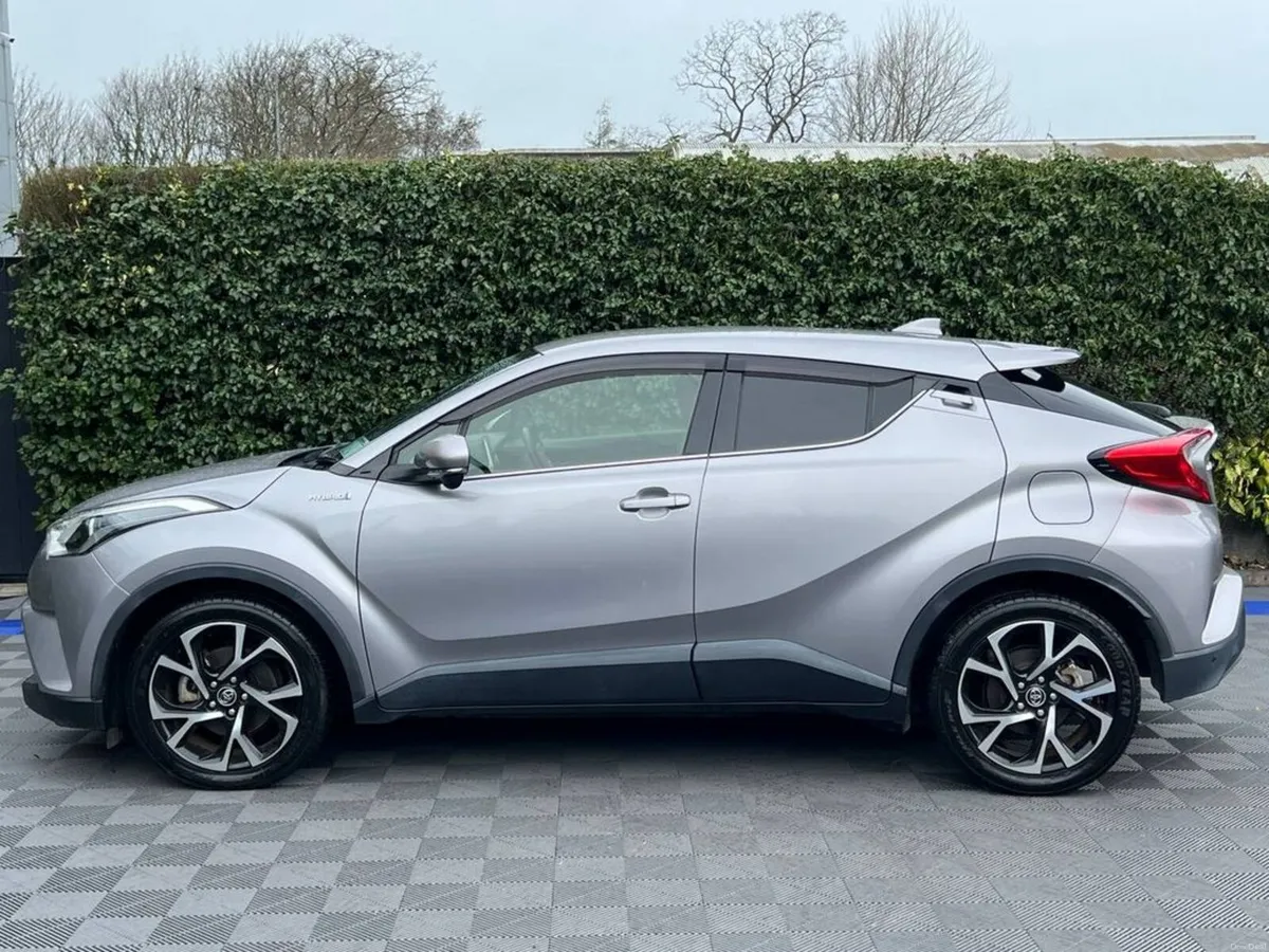 Toyota C-HR 1.8 HYBRID // HALF LEATHER HEATED SEAT - Image 3