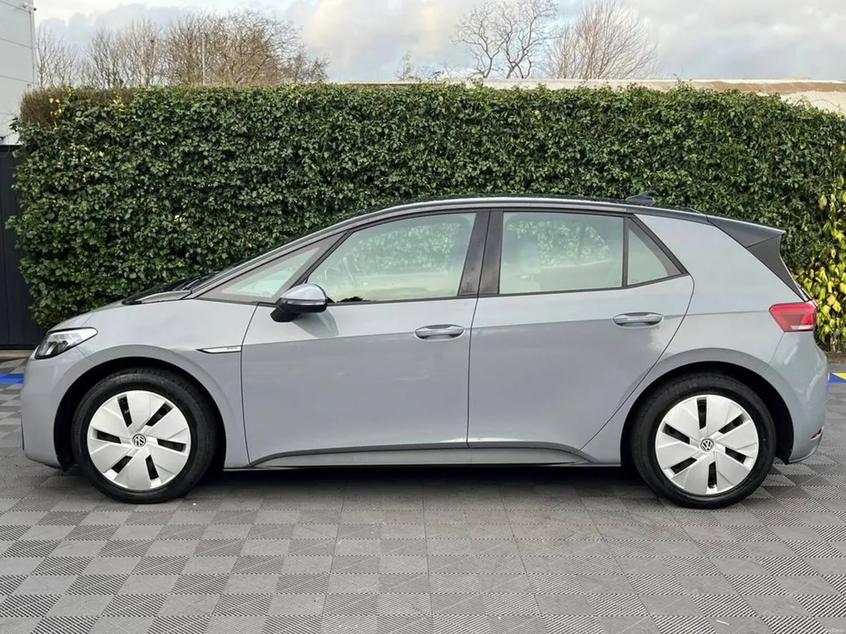 Volkswagen ID.3 LIFE PRO 58KWH // HEATED SEATS // - Image 3