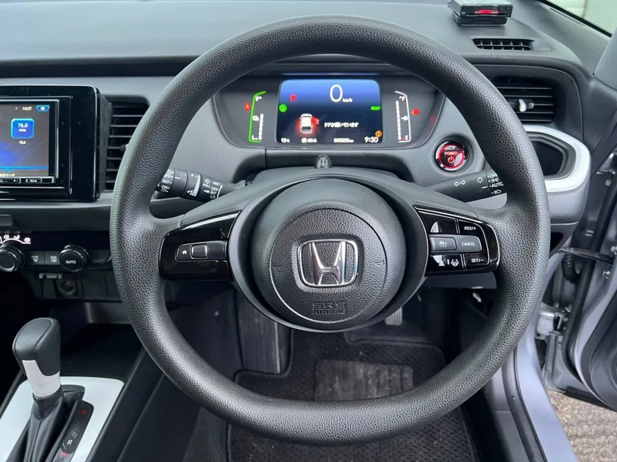 Honda Fit 1.5 HYBRID // REVERSE CAMERA // BLUETOOT - Image 4