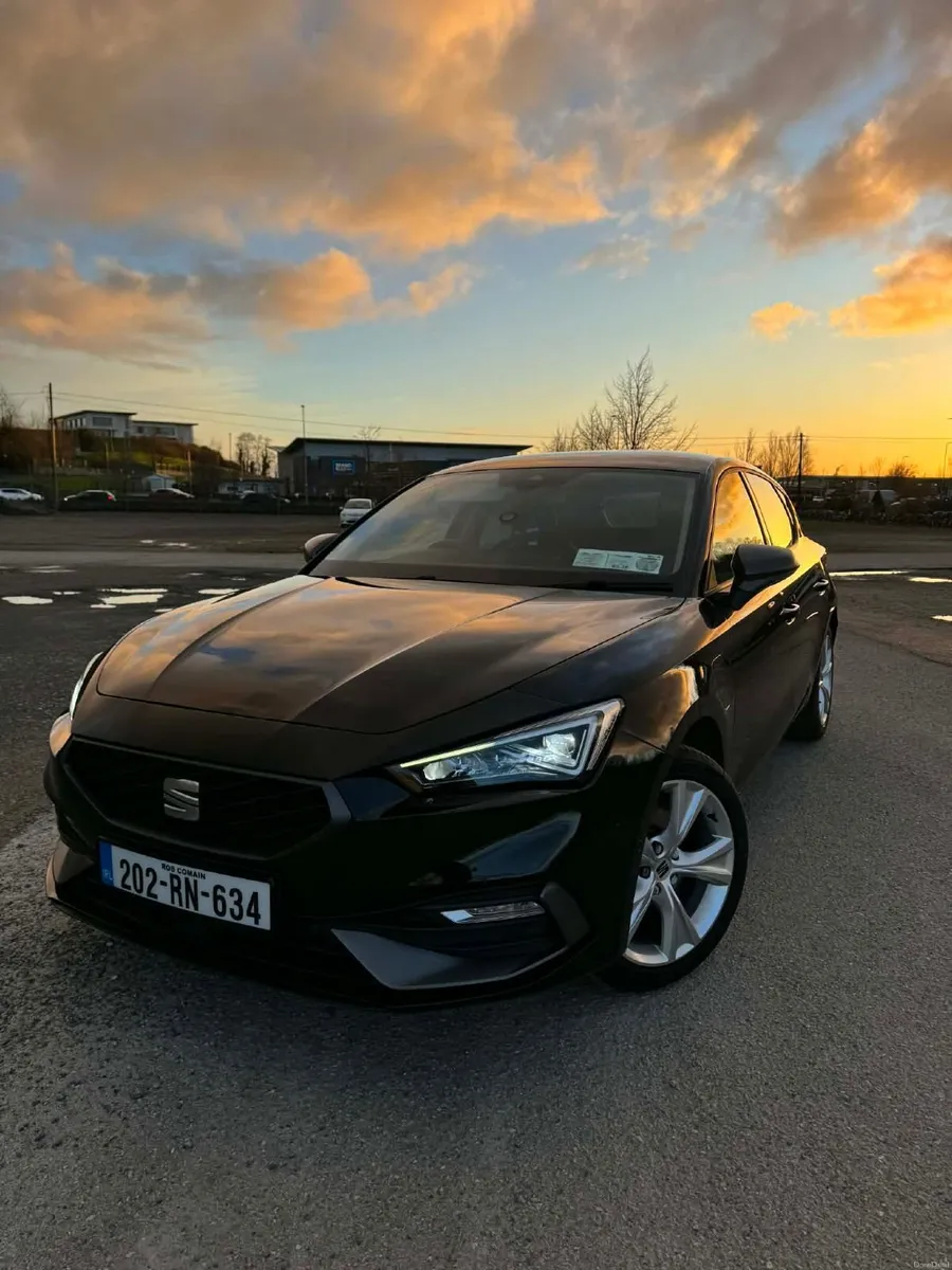 SEAT Leon FR e-Hybrid 204hp - Image 1