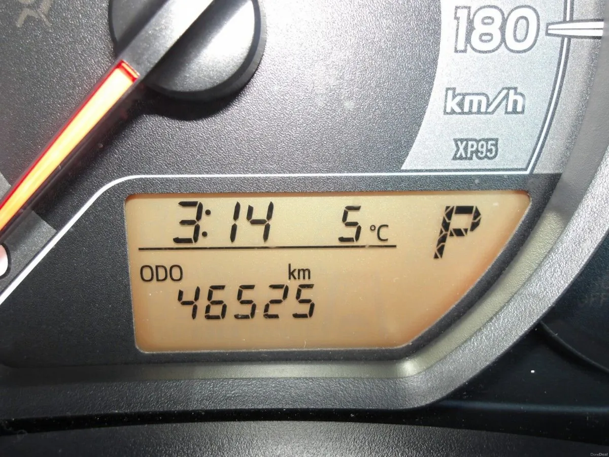 Toyota Vitz 1.0 VVT-i 5Dr AUTOMATIC - Image 4