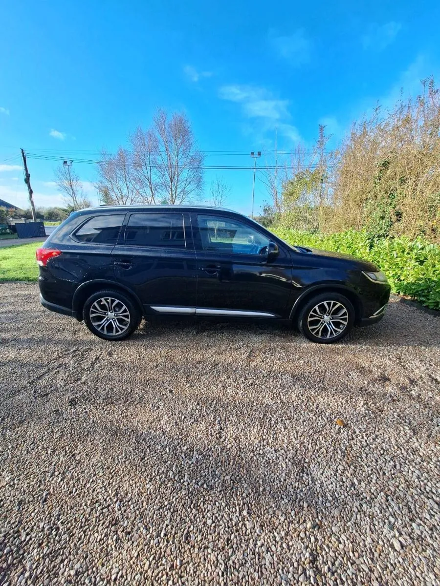 Mitsubishi Outlander - Image 1