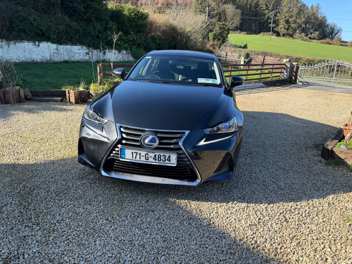 Lexus IS 2017 2.5Hybrid - Image 4