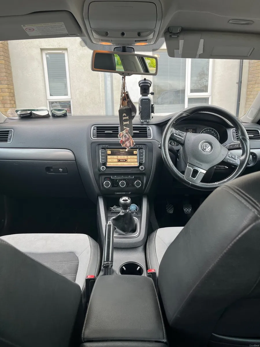 2011 Volkswagen Jetta - Image 3