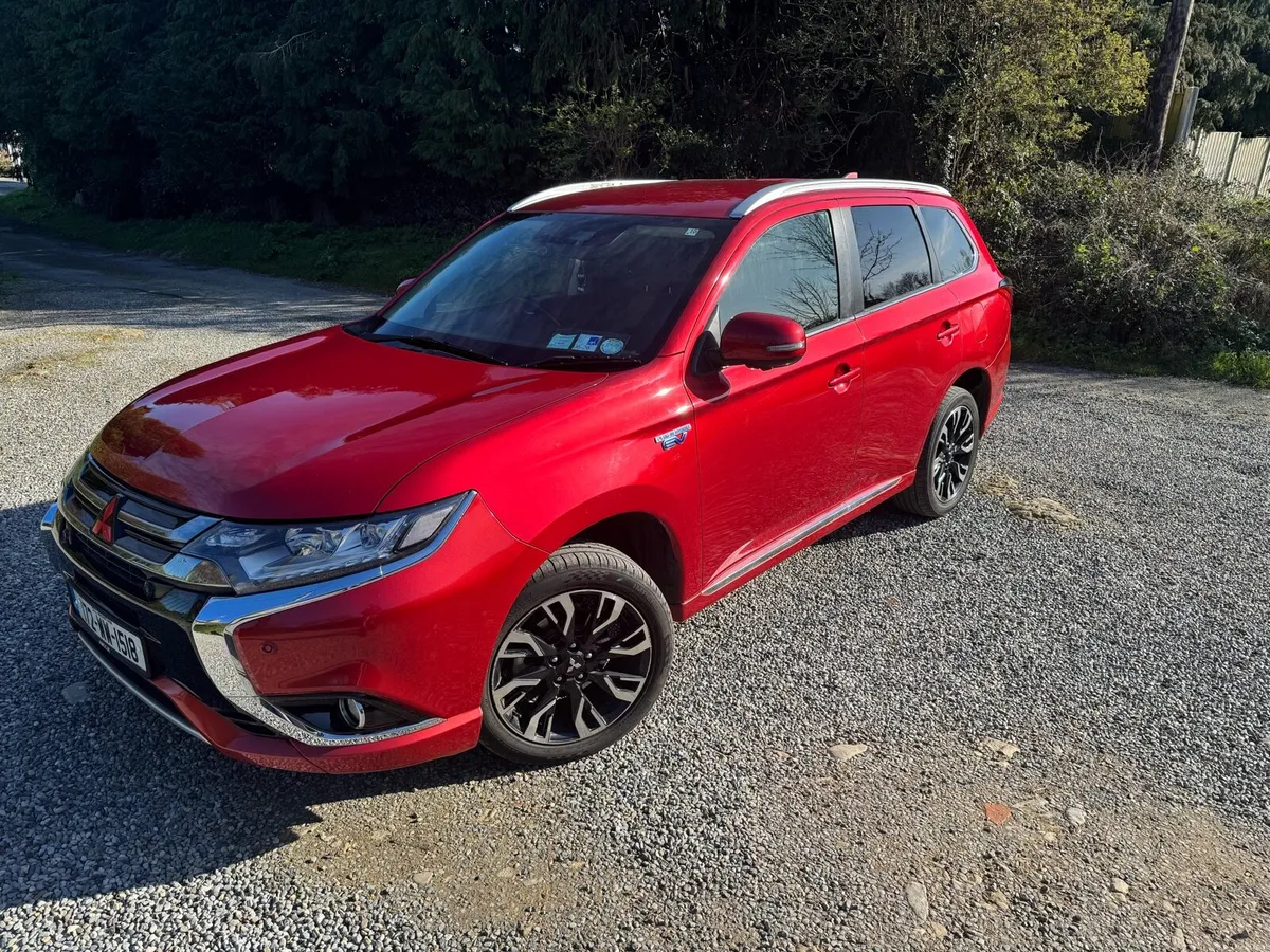 Mitsubishi outlander 2.0 PHEV Automatic - Image 1