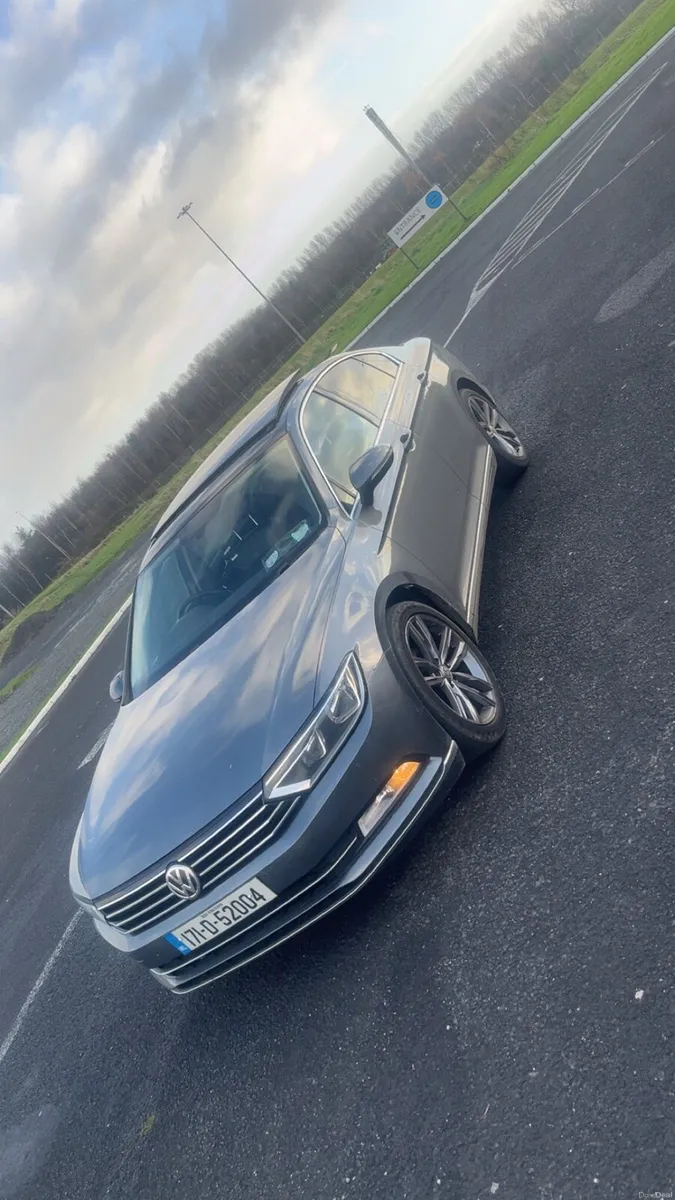 Volkswagen Passat - Image 1