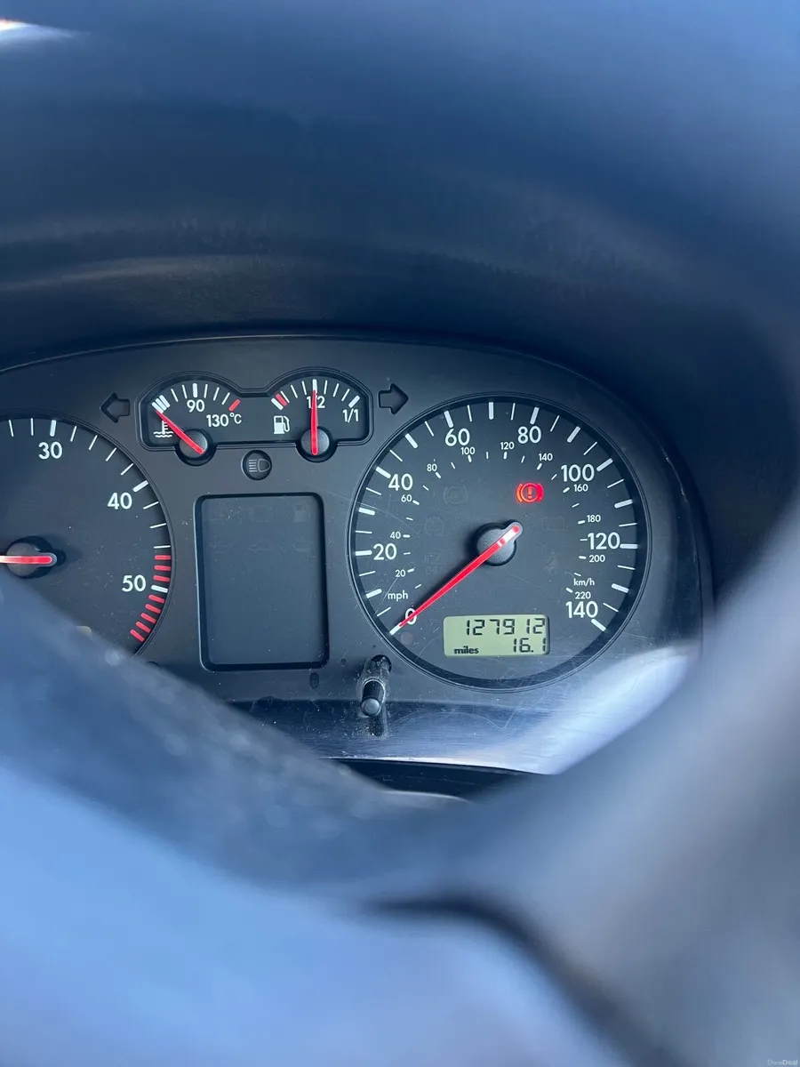 Volkswagen Golf 2000 TDi - Image 3