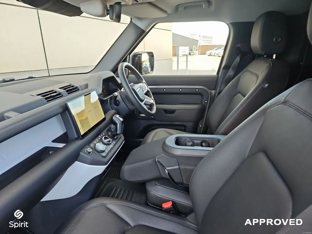 Land Rover Defender 3.0d 250PS 3 SEAT S CAMP - Image 3