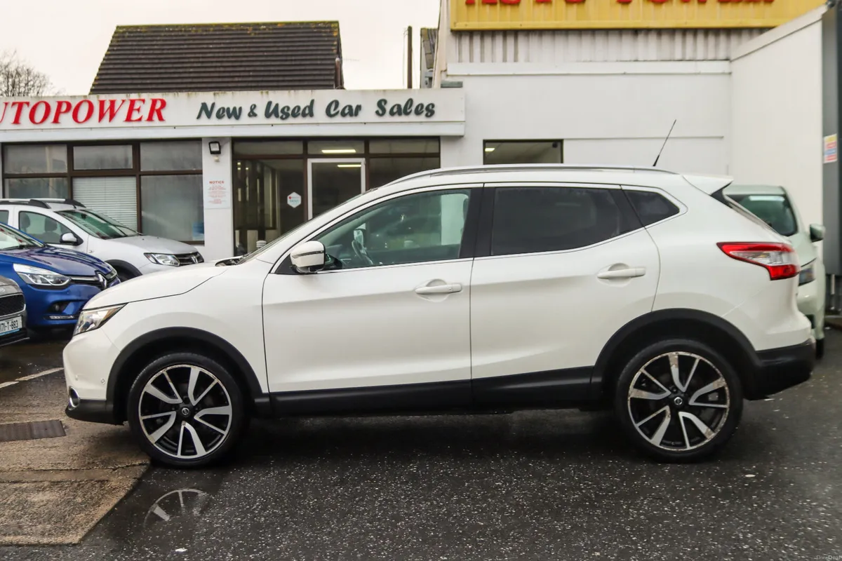 2015 Nissan Qashqai SV 1,5DCi Premium 5-dr - Image 3