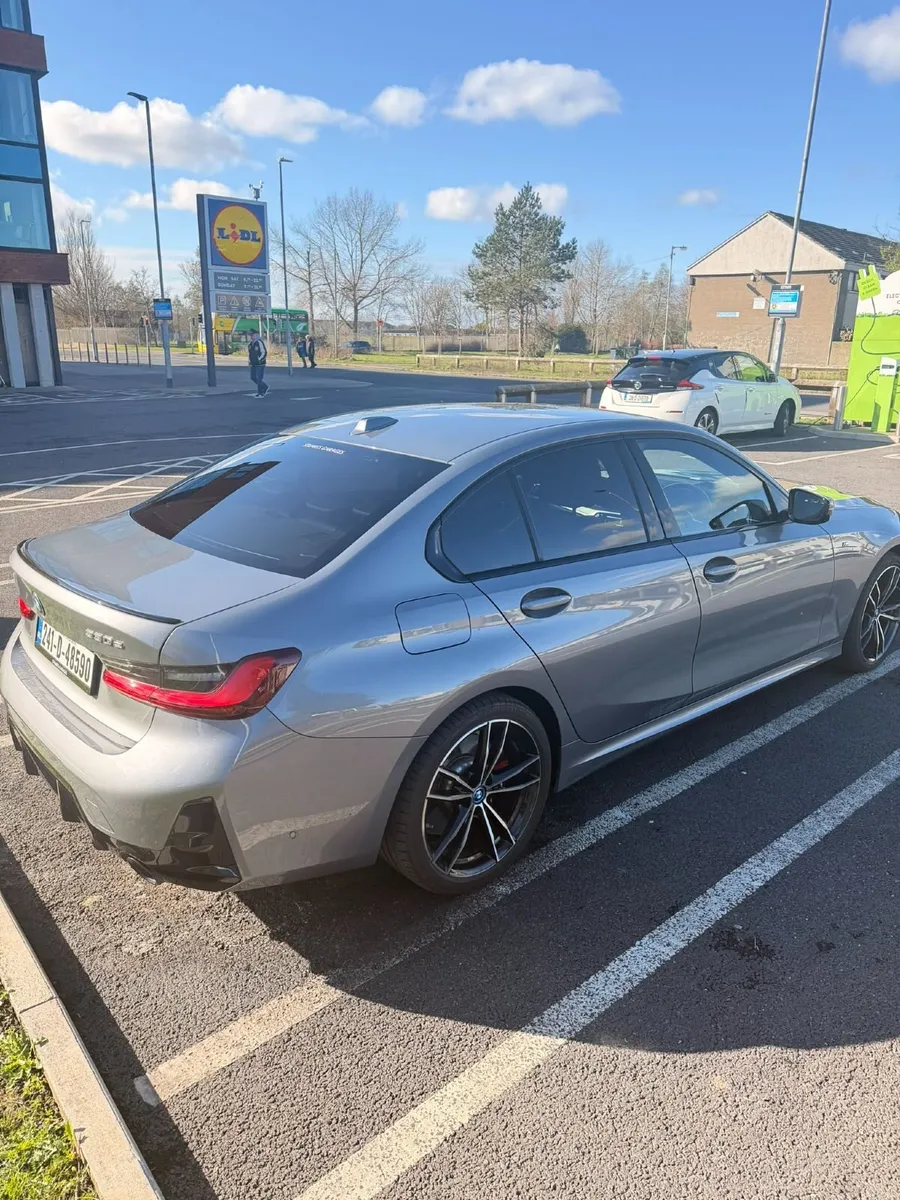 2024 BMW 330e M Sport | HK Audio| Heads Up Display - Image 2