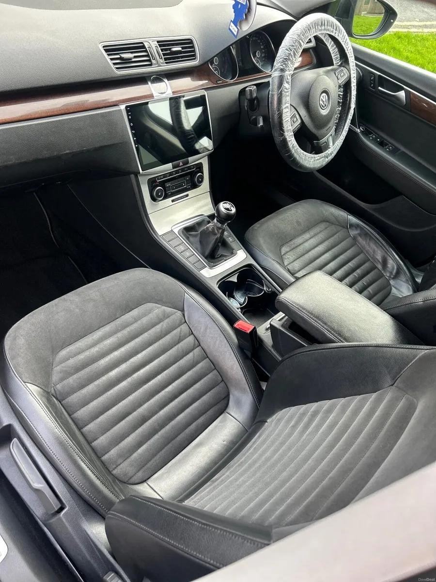 Volkswagen Passat 2011 - Image 4