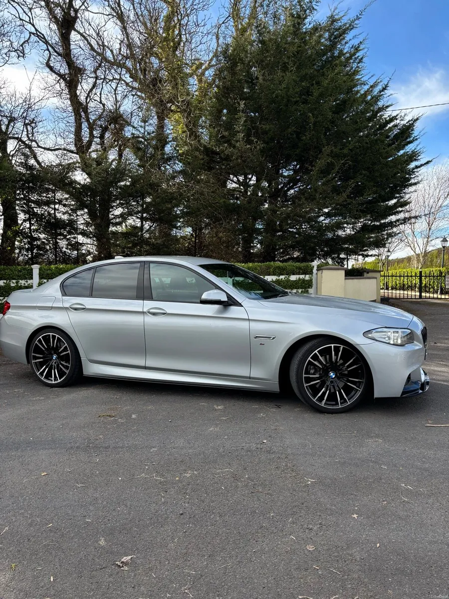 JUST SERVICED - LOW MILEAGE BMW 520D M SPORT - Image 3