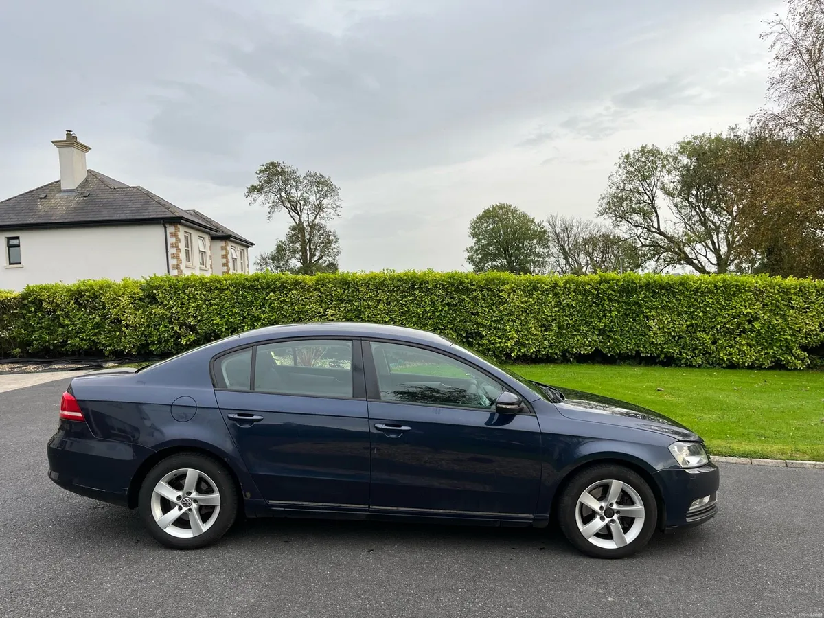 Volkswagen Passat 2013 - Image 2