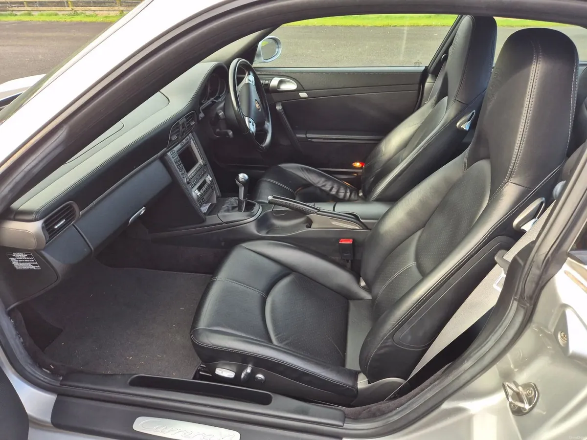 2005 Porsche 911 997 Carrera 4 - Image 4