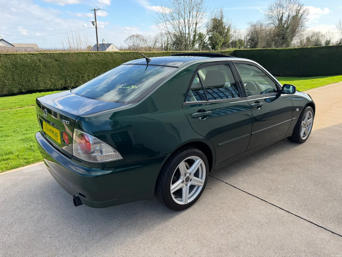 2003 LEXUS IS200 SE | SUNROOF | BLACK LTH - Image 3