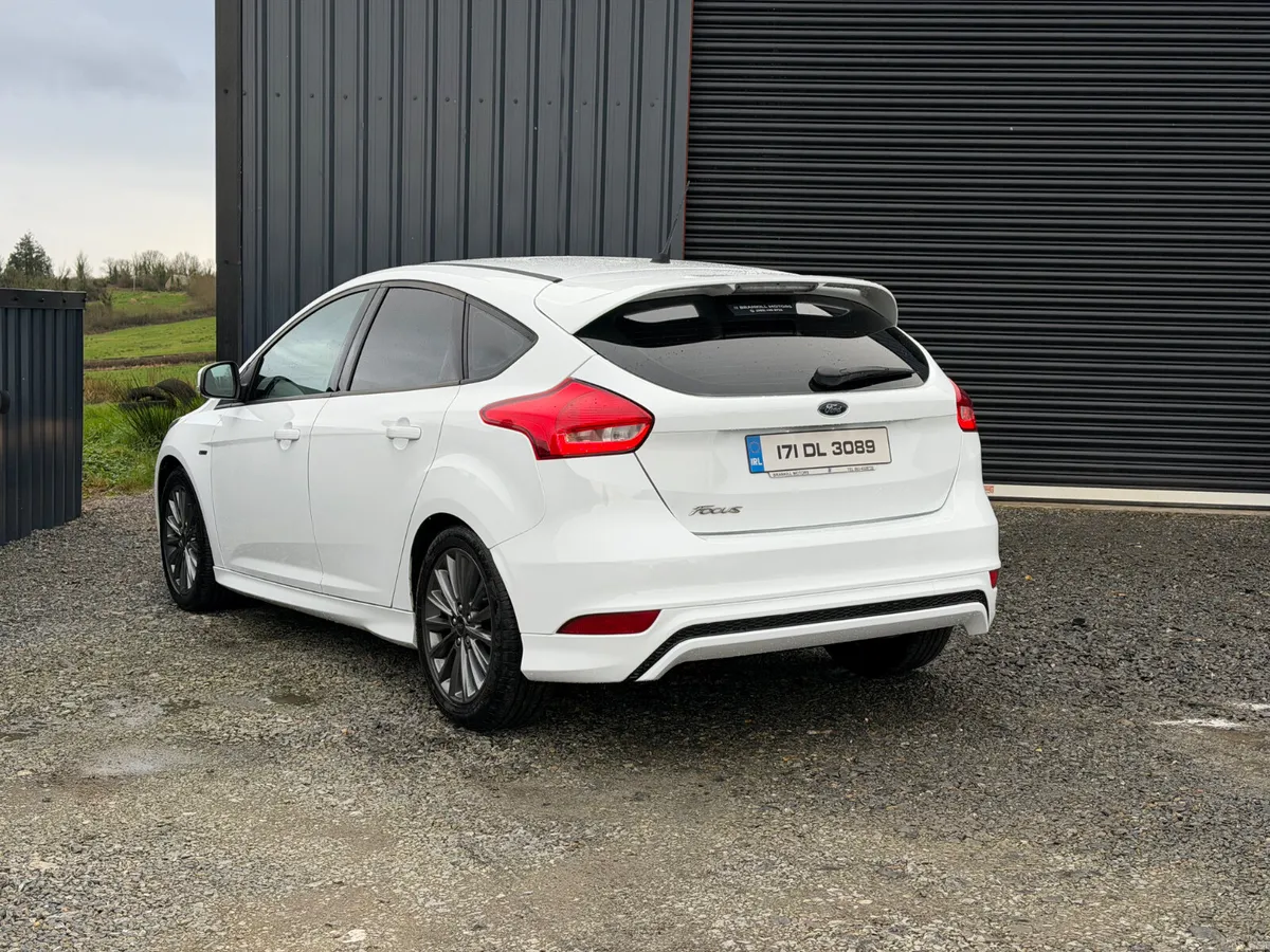 2017 (171) Ford Focus ST Line - Image 4