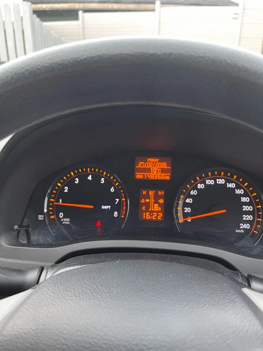 Toyota Avensis 2010 - Image 1