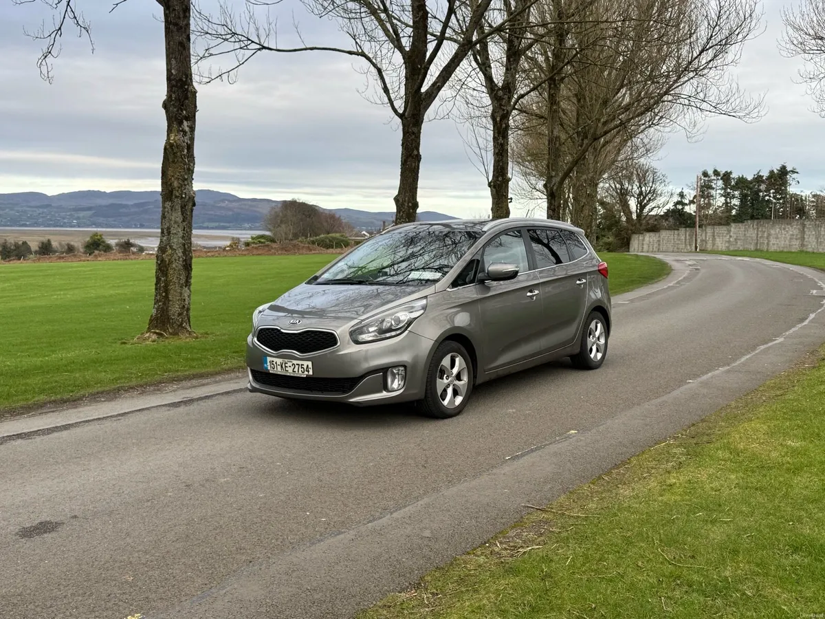 2015 Kia Carens Cdri nct 07/26 tax 02/26 - Image 1