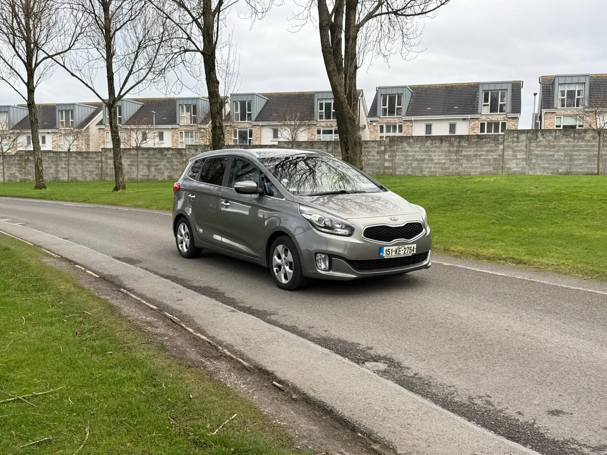 2015 Kia Carens Cdri nct 07/26 tax 02/26 - Image 3