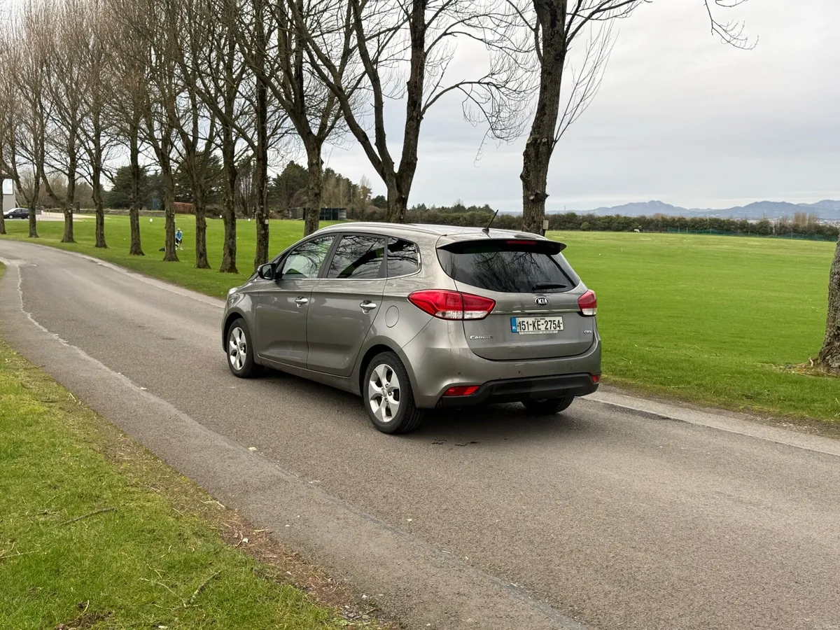 2015 Kia Carens Cdri nct 07/26 tax 02/26 - Image 4
