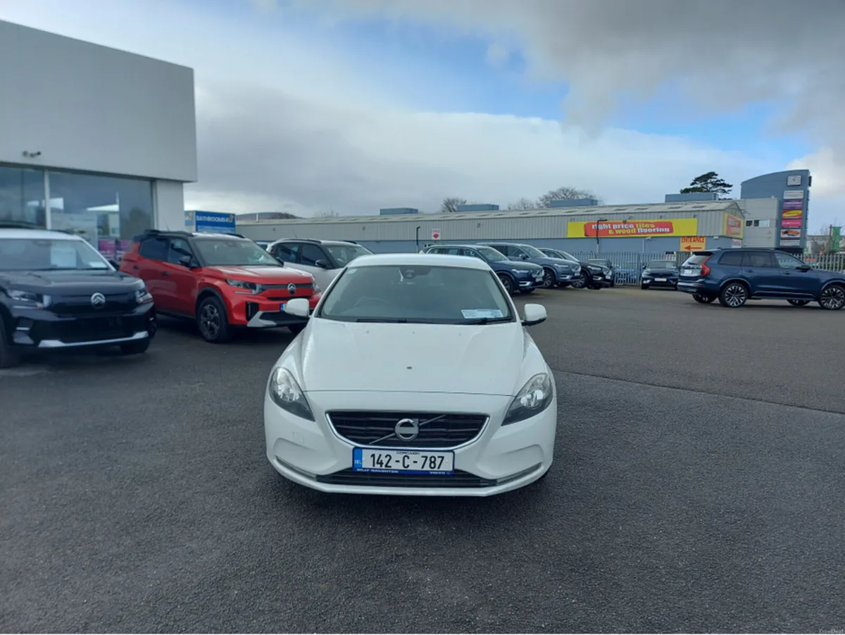 Volvo V40 D2 SE 5DR - Image 2