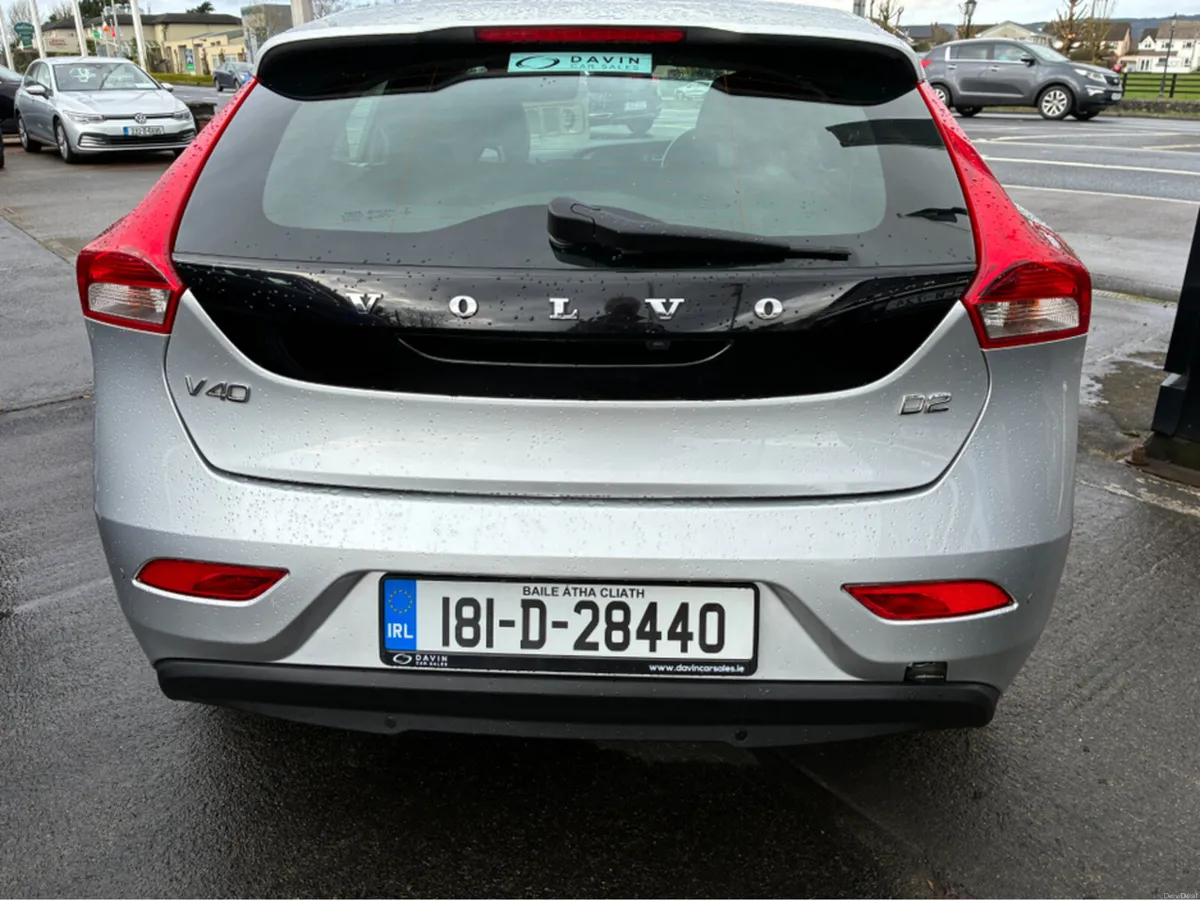 Volvo V40 D2 MOMENTUM ED 5DR - Image 5