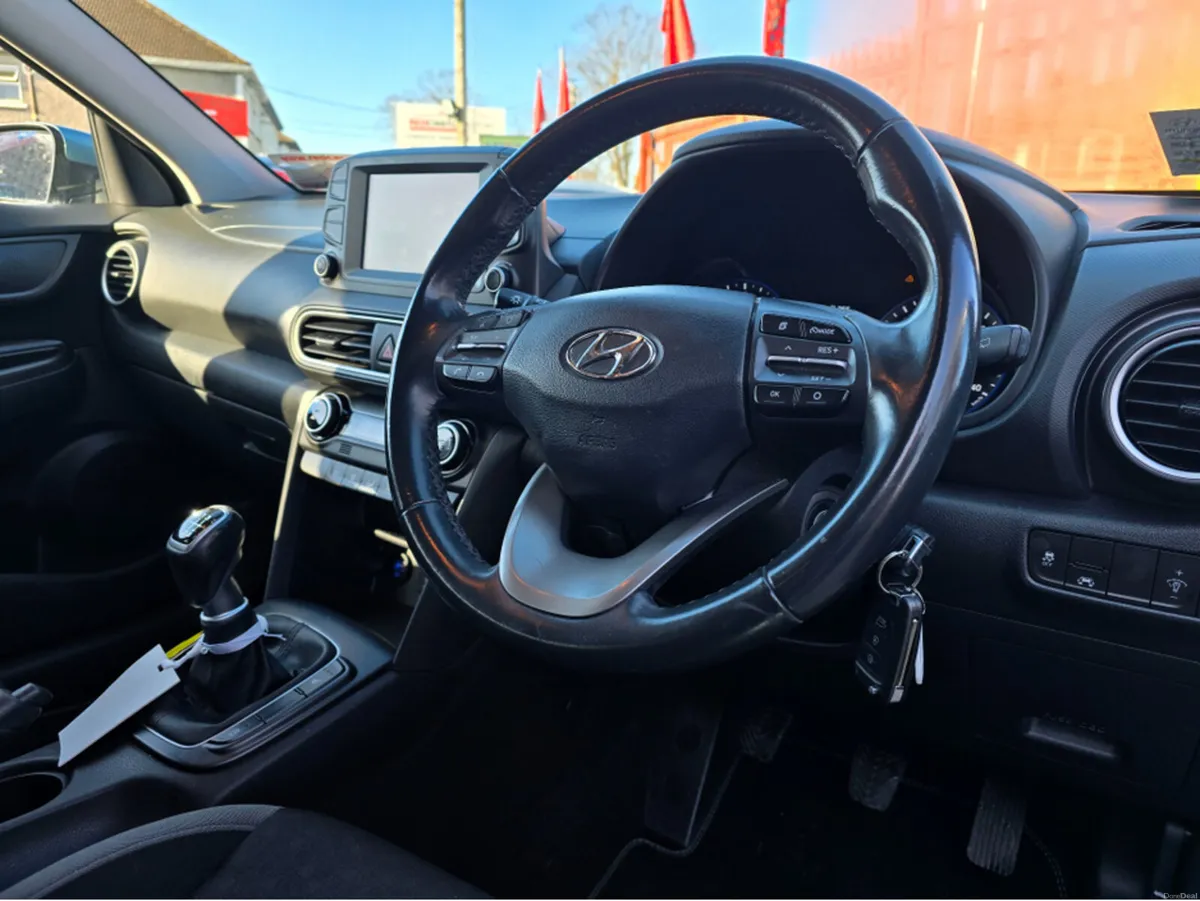 Hyundai KONA KAUAI EXECUTIVE 5DR (NCT 04/27) - Image 6