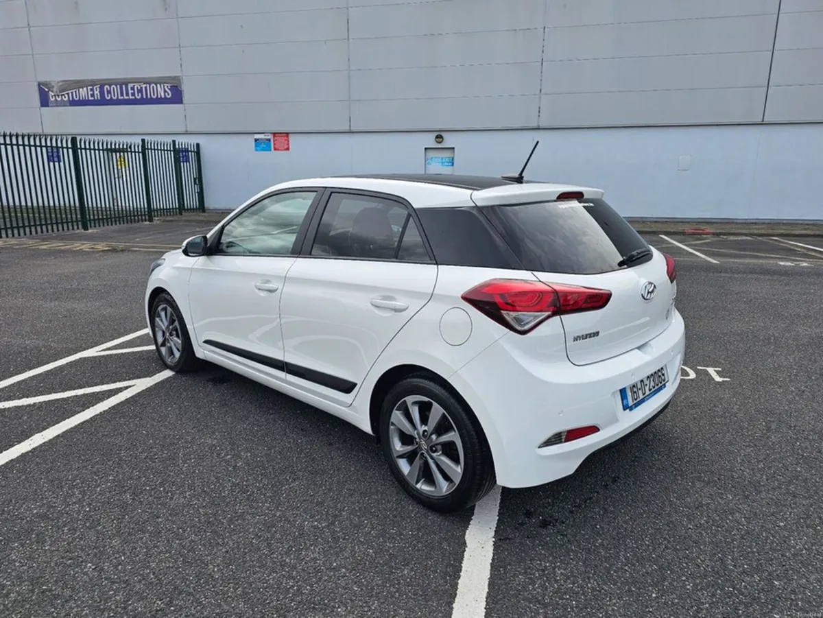 Hyundai i20 1.2 PETROL, PREMIUM MODEL, SLID AND TI - Image 4