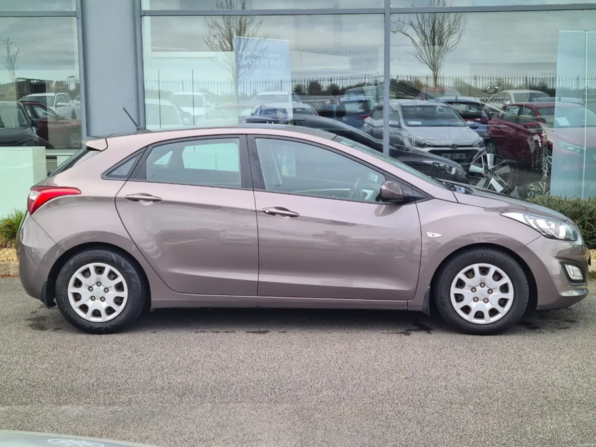 Hyundai i30 1.4 DSL CLASSIC 4DR - Image 3